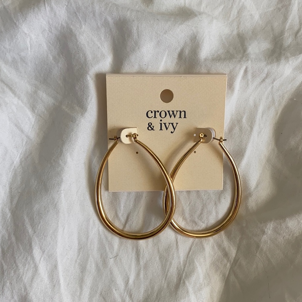 Crown & Ivy. Gold oval hoop earrings